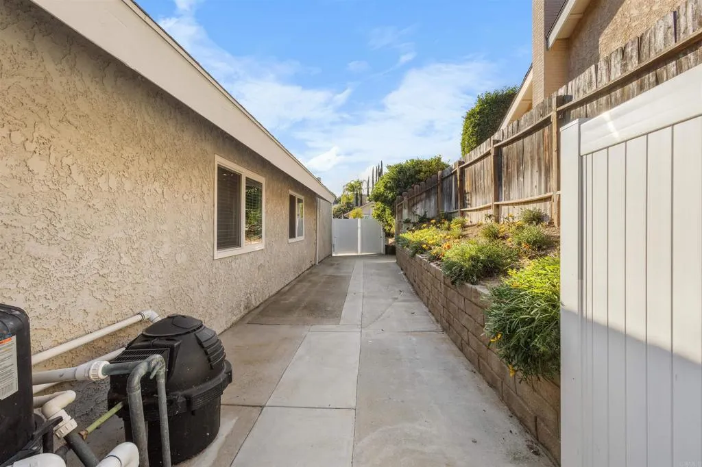 22945 Magnolia Glen Drive, Valencia, California 91354 home-pic-29