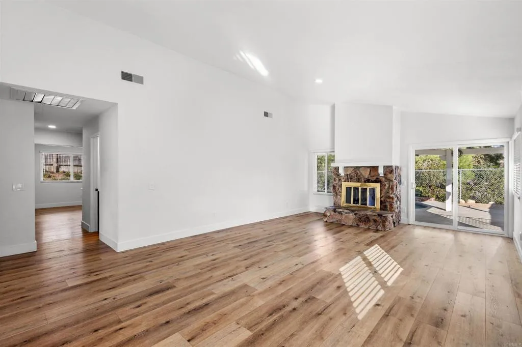 22945 Magnolia Glen Drive, Valencia, California 91354 home-pic-8