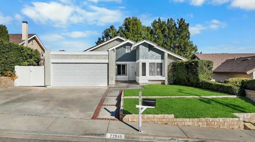 22945 Magnolia Glen Drive, Valencia, California 91354 home-pic-2