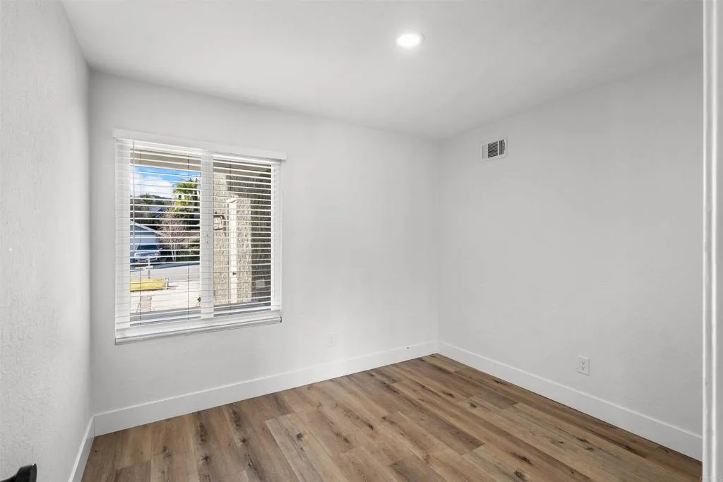 22945 Magnolia Glen Drive, Valencia, California 91354 home-pic-17