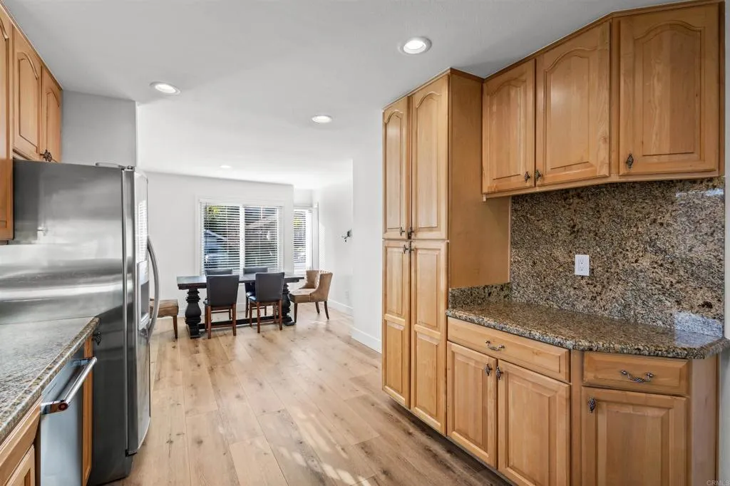 22945 Magnolia Glen Drive, Valencia, California 91354 home-pic-9
