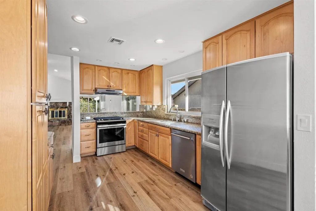 22945 Magnolia Glen Drive, Valencia, California 91354 home-pic-10