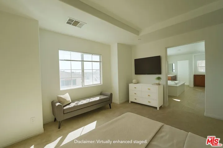 primary bedroom (virtually sta