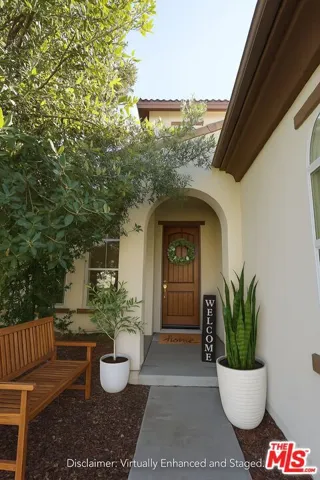 entrance (virtually staged)