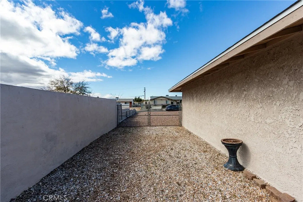 16469 Chippewa, Apple Valley, California 92307 home-pic-40