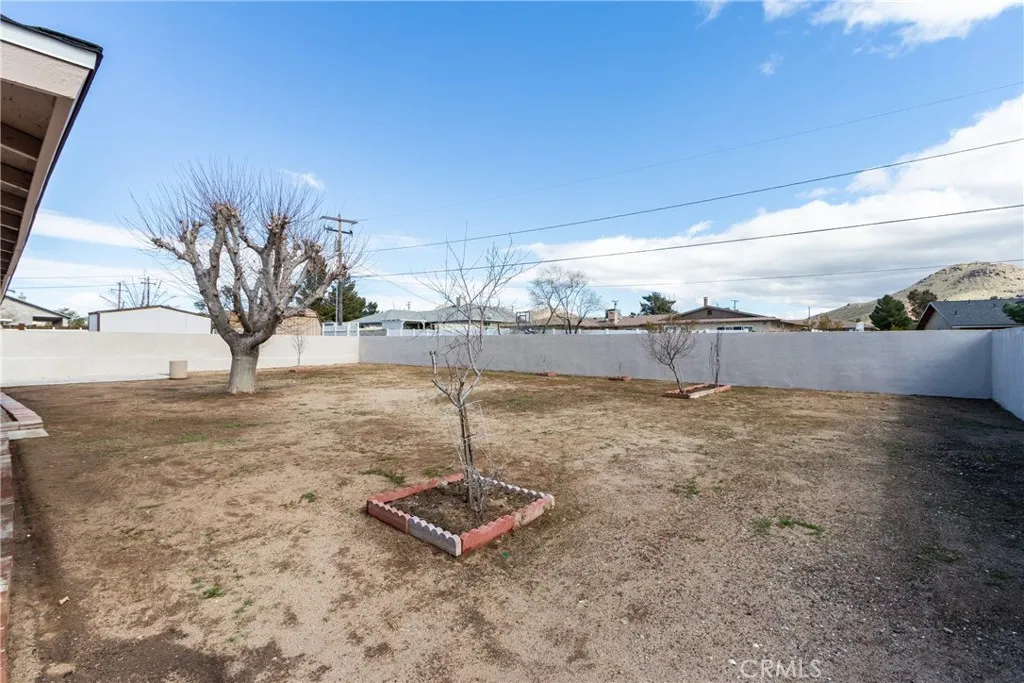 16469 Chippewa, Apple Valley, California 92307 home-pic-41