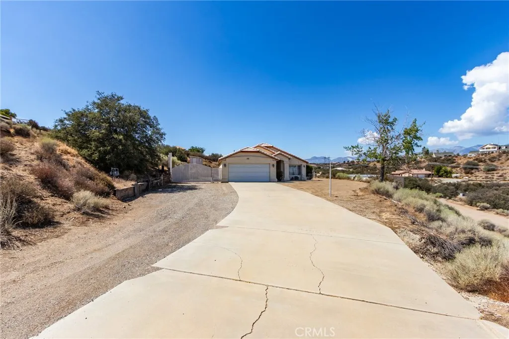 7170 Joshua, Oak Hills, California 92344 home-pic-11