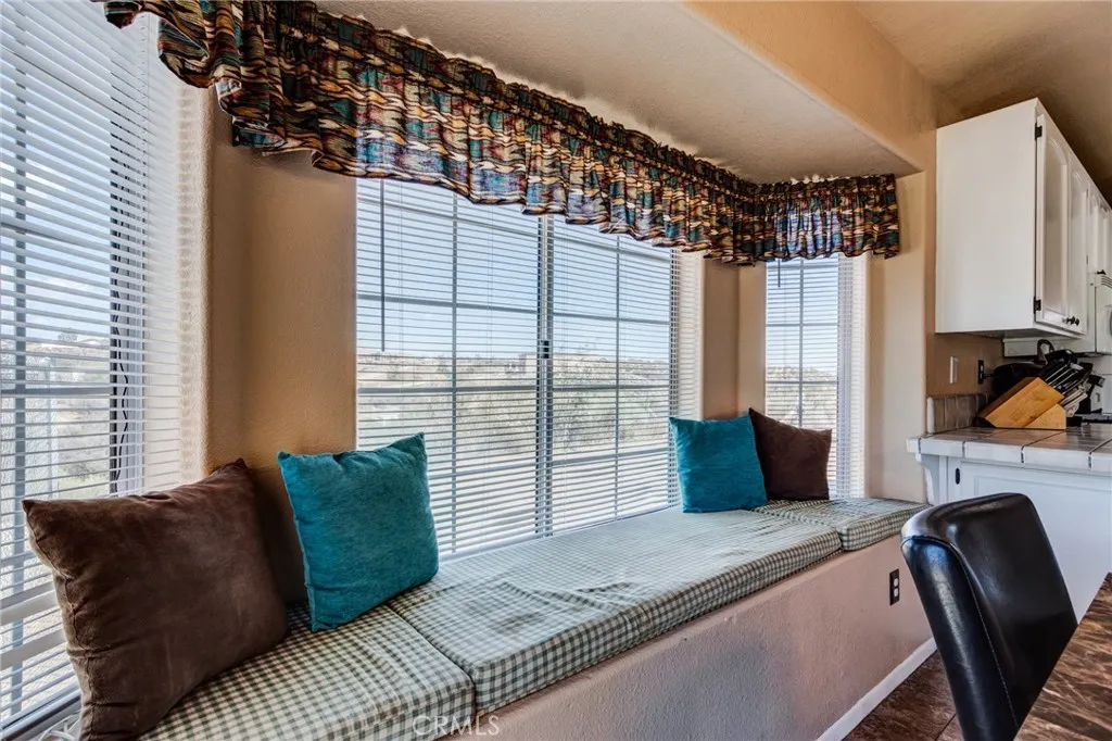 7170 Joshua, Oak Hills, California 92344 home-pic-27