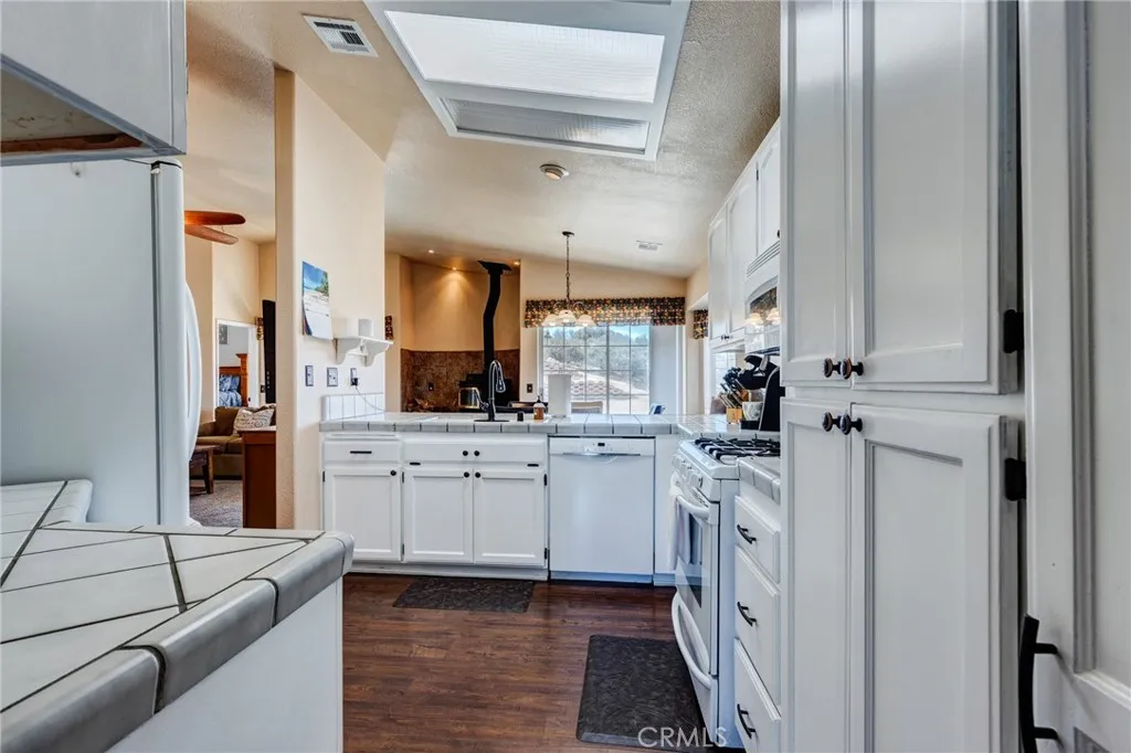 7170 Joshua, Oak Hills, California 92344 home-pic-22