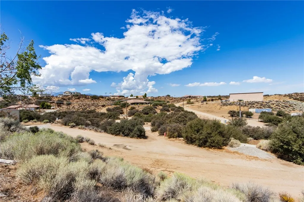 7170 Joshua, Oak Hills, California 92344 home-pic-10