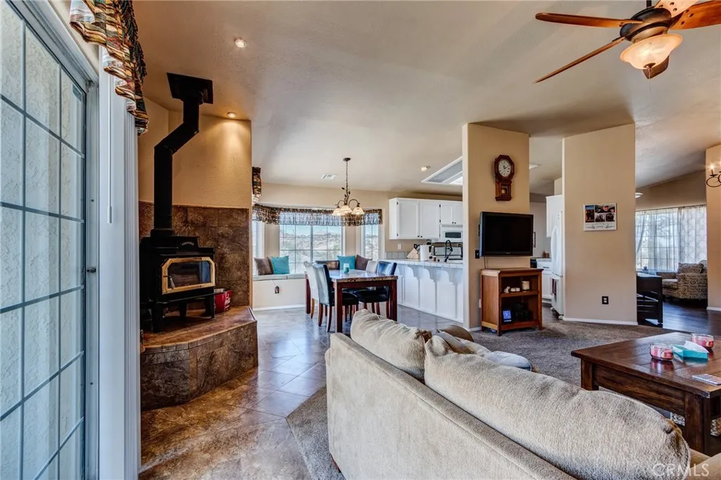 7170 Joshua, Oak Hills, California 92344 home-pic-31