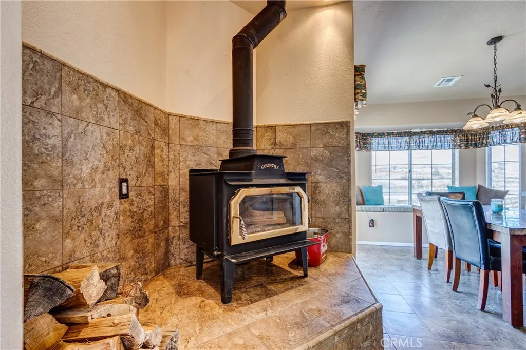 7170 Joshua, Oak Hills, California 92344 home-pic-32