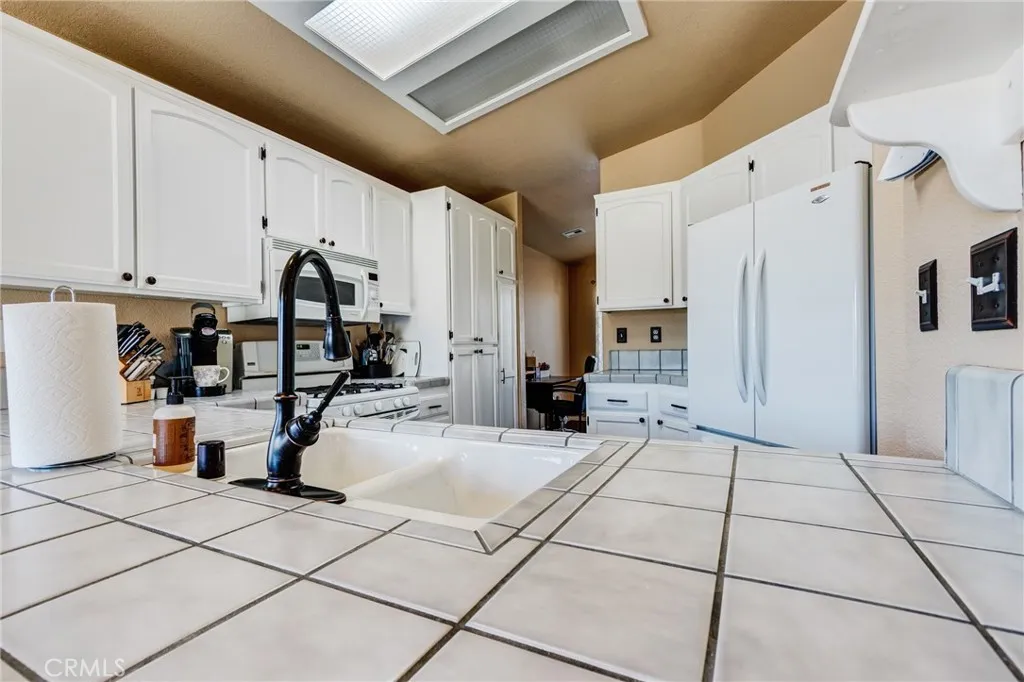 7170 Joshua, Oak Hills, California 92344 home-pic-43