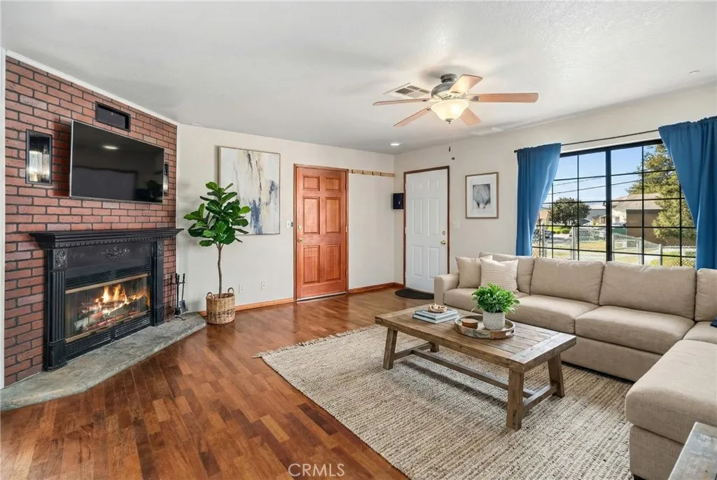 43230 Lookabout Rd, Lake Hughes, California 93532 home-pic-4