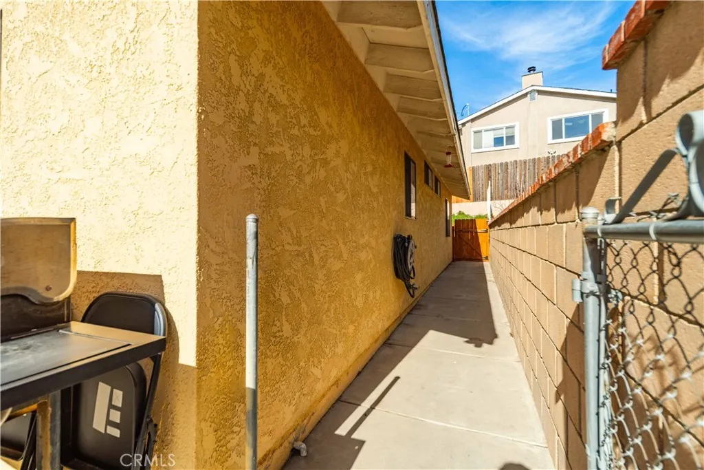 43230 Lookabout Rd, Lake Hughes, California 93532 home-pic-26