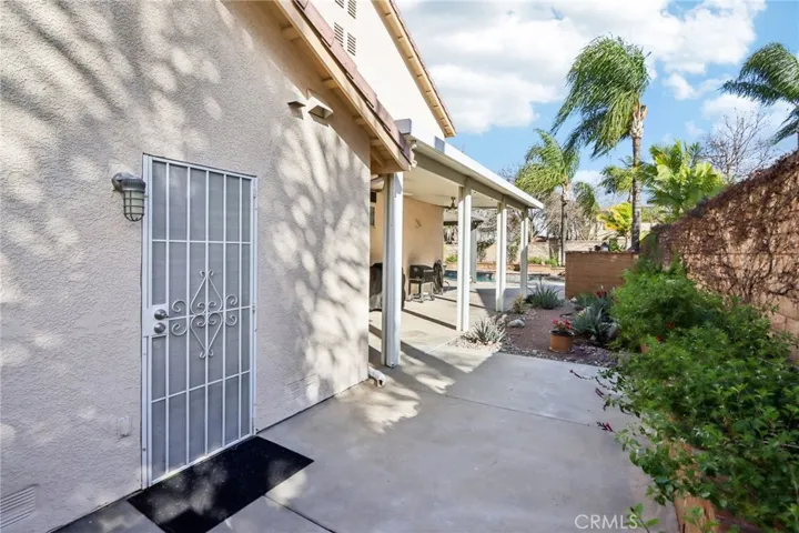 2527 Waterfall Ln, Corona, California 92882