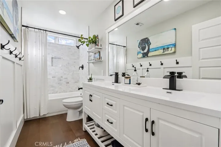 Conveniently located bath upstairs