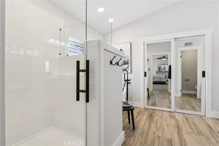 Oversized walk-in showew