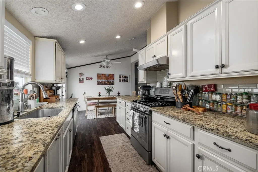 21825 Pitt Way, Wildomar, California 92595 home-pic-11