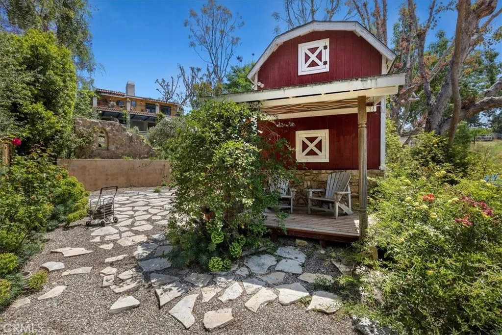 79 Dapplegray Lane, Palos Verdes Estates, California 90274 home-pic-32