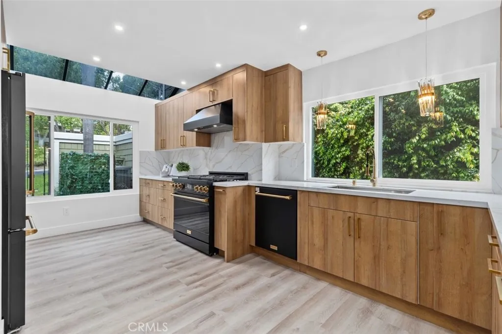 1 Rainbow, Irvine, California 92603 home-pic-11