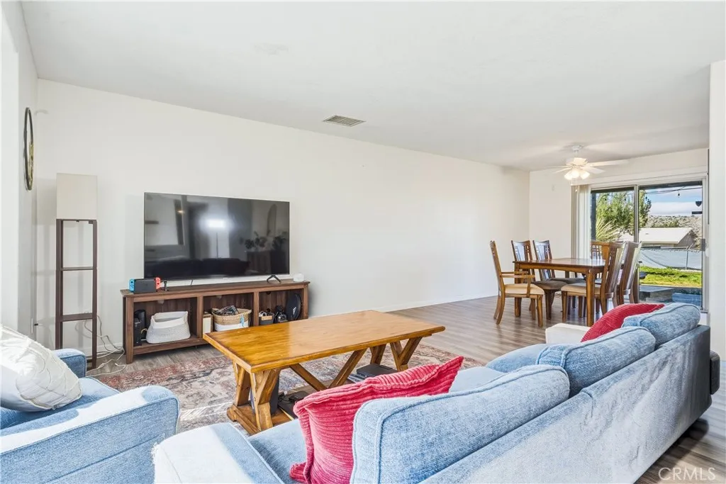 57826 Joshua, Yucca Valley, California 92284 home-pic-8