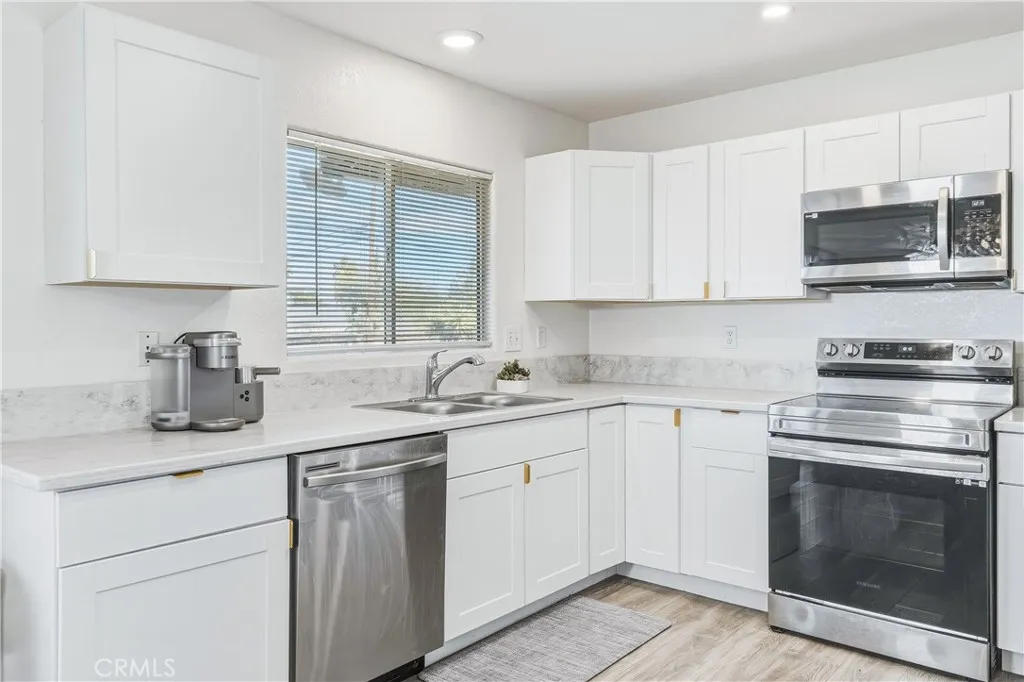 57826 Joshua, Yucca Valley, California 92284 home-pic-2