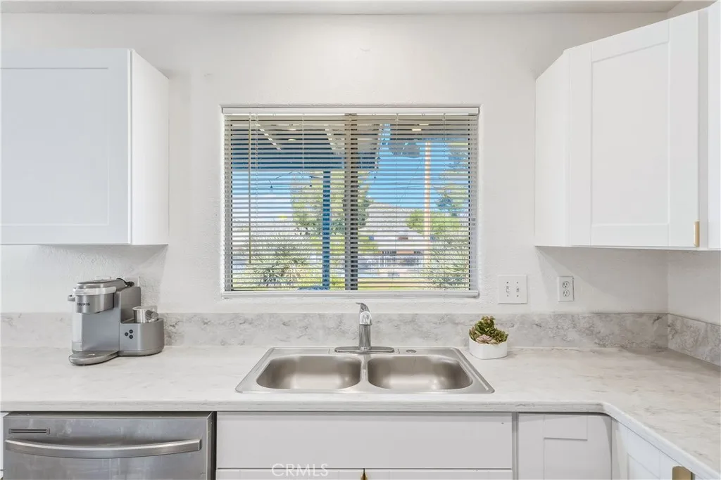 57826 Joshua, Yucca Valley, California 92284 home-pic-11