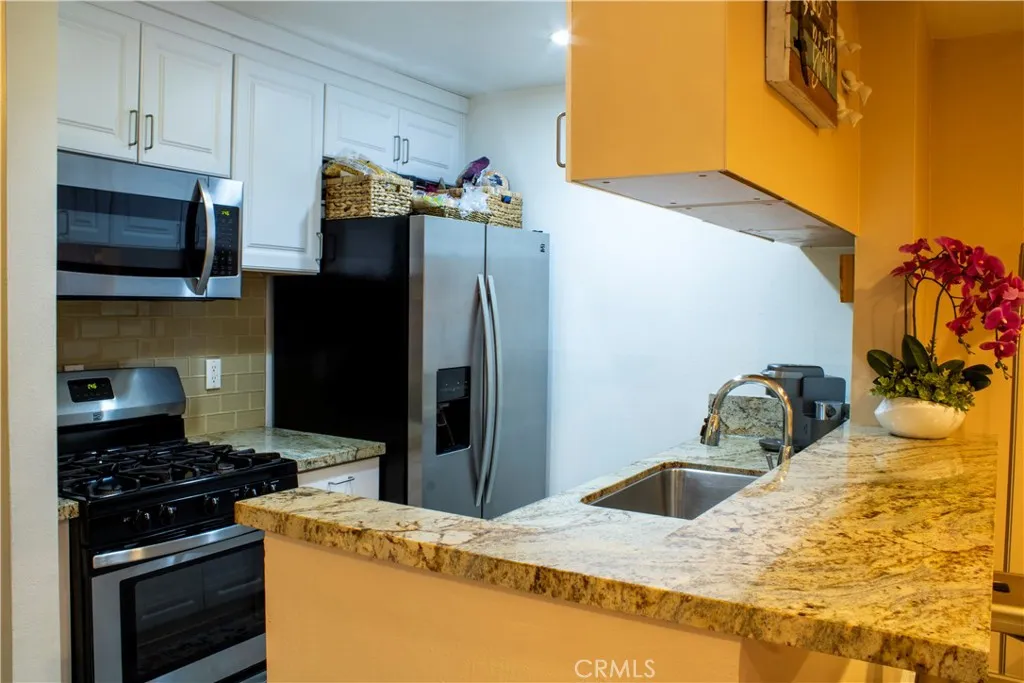 18645 Hatteras 186, Tarzana, California 91356 home-pic-8