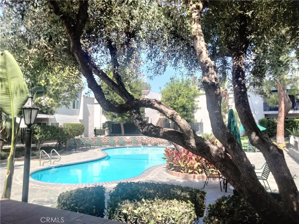 18645 Hatteras 186, Tarzana, California 91356 home-pic-1