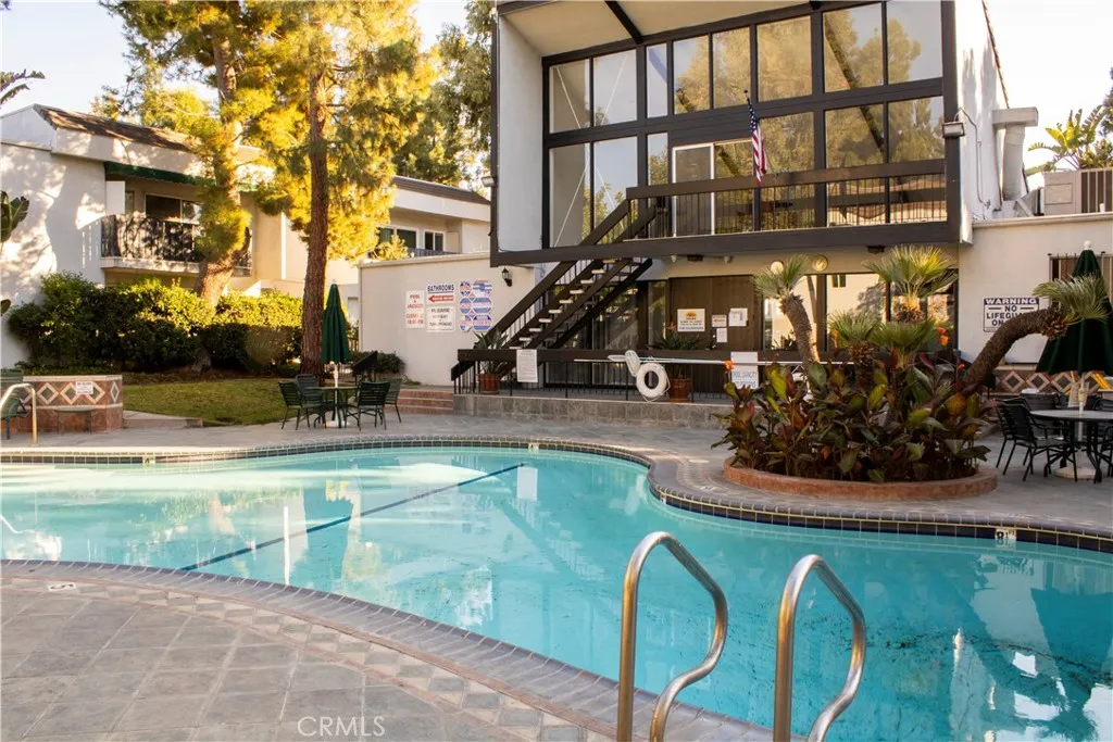 18645 Hatteras 186, Tarzana, California 91356 home-pic-25