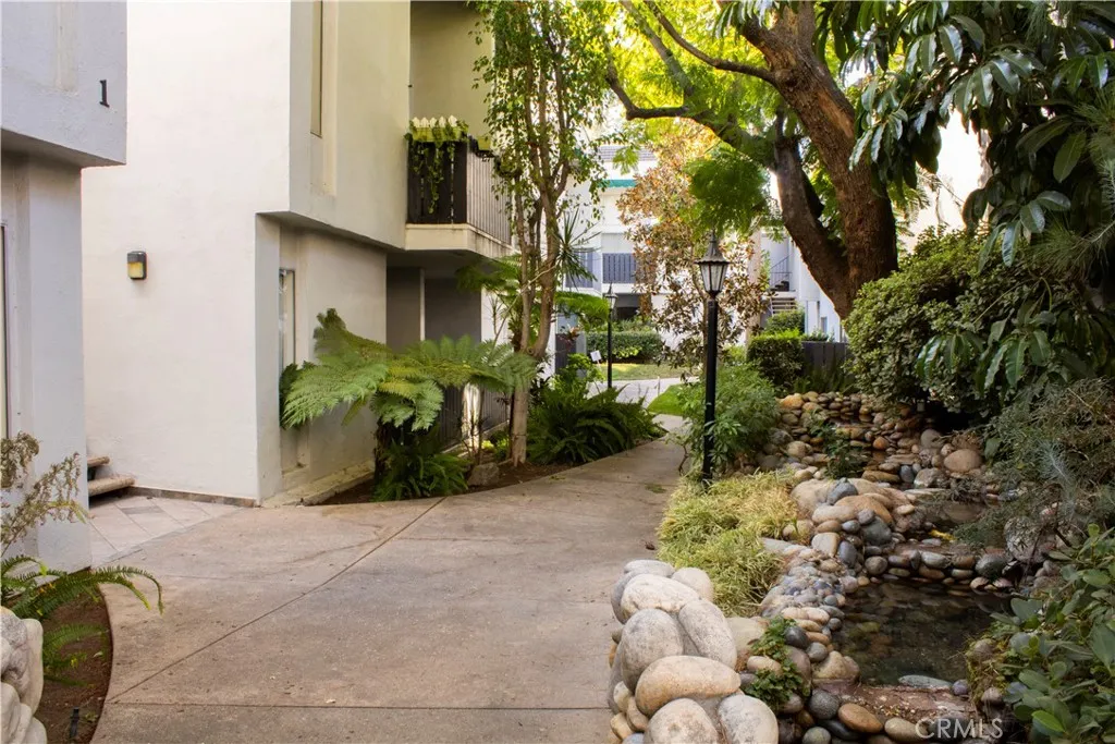 18645 Hatteras 186, Tarzana, California 91356 home-pic-27