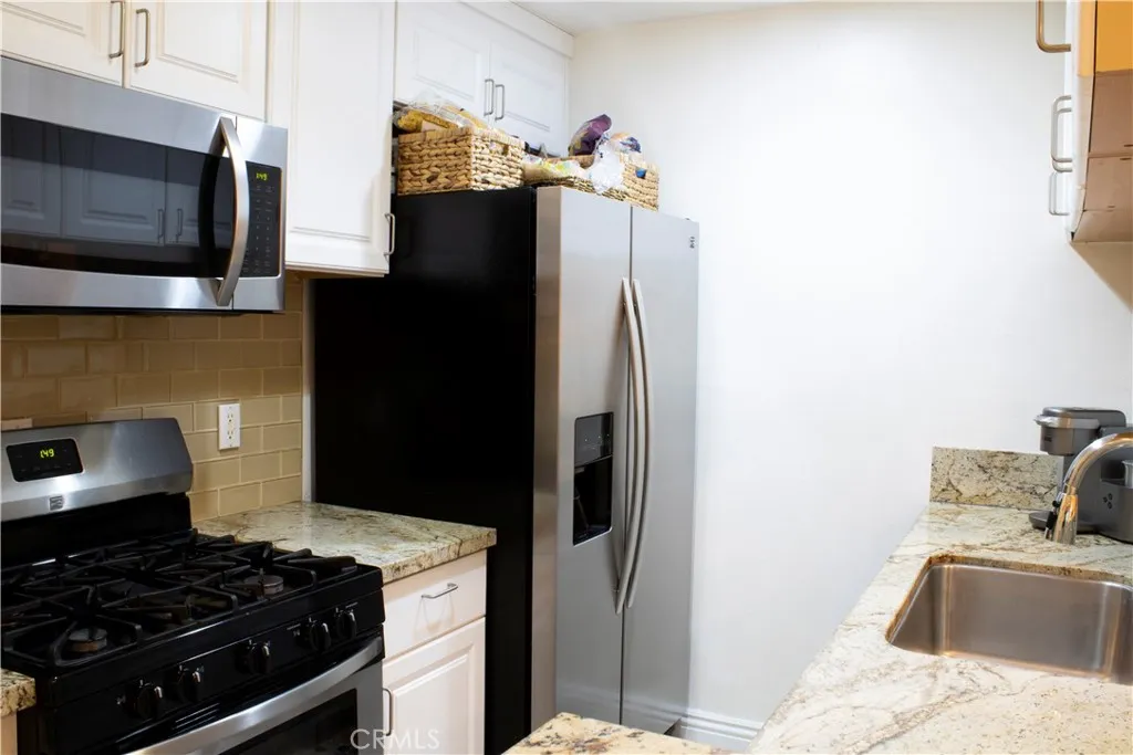 18645 Hatteras 186, Tarzana, California 91356 home-pic-12