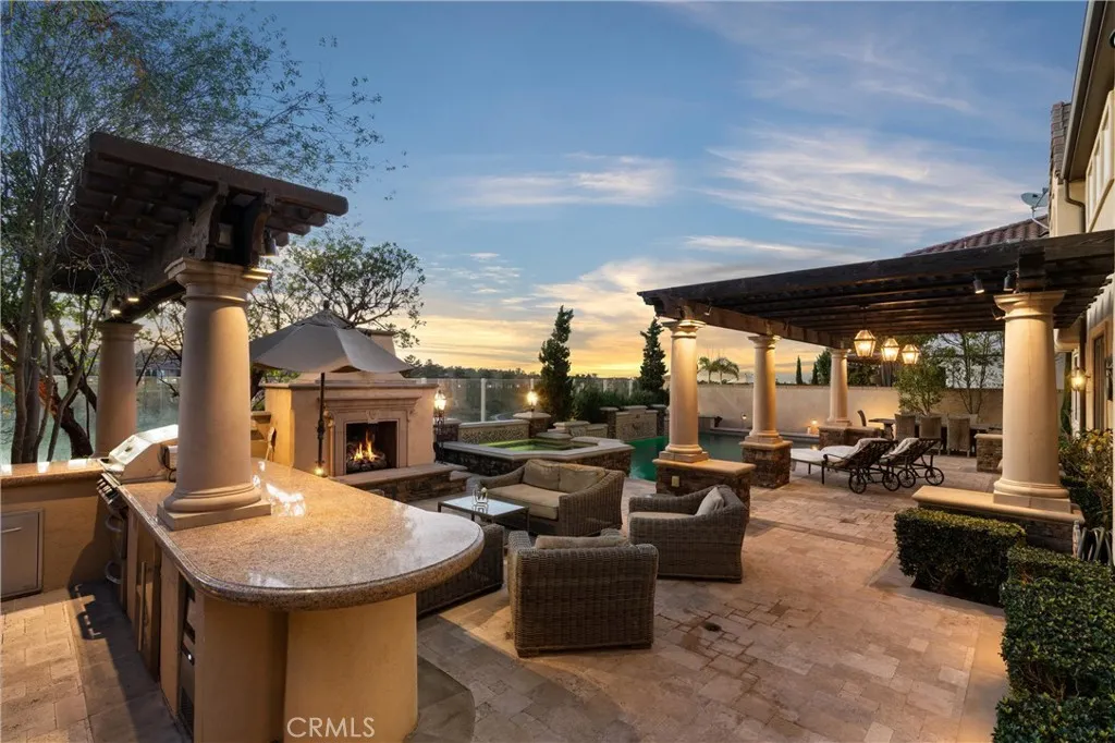 72 Victoria, Newport Beach, California 92660 home-pic-3