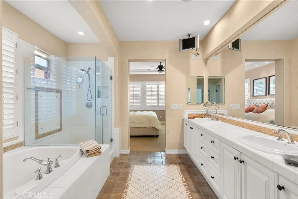 72 Victoria, Newport Beach, California 92660 home-pic-18