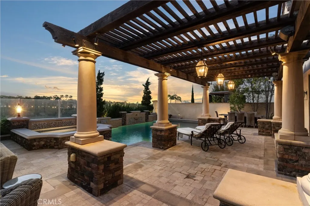 72 Victoria, Newport Beach, California 92660 home-pic-6
