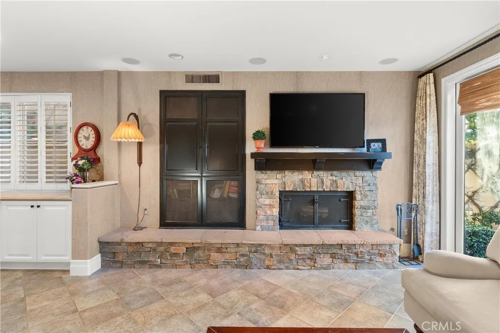 72 Victoria, Newport Beach, California 92660 home-pic-15