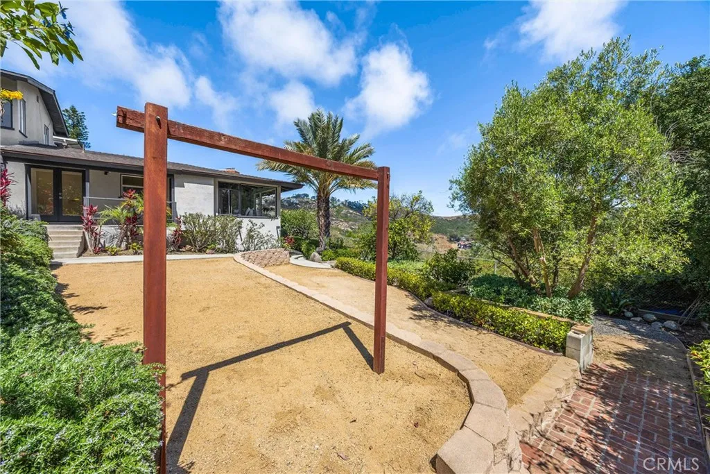 1961 Temple Hills Drive, Laguna Beach, California 92651 home-pic-57