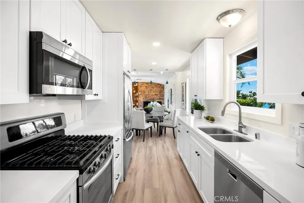 1961 Temple Hills Drive, Laguna Beach, California 92651 home-pic-20