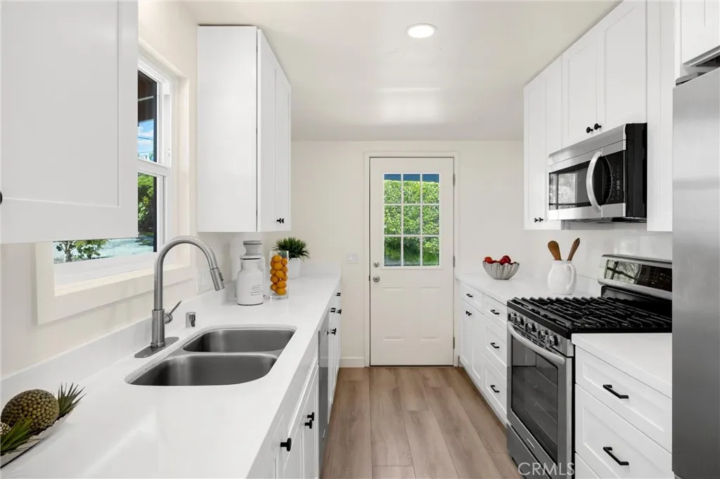 1961 Temple Hills Drive, Laguna Beach, California 92651 home-pic-19