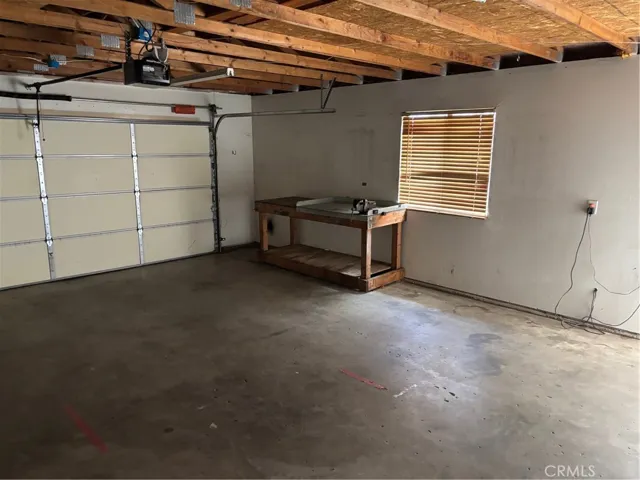 Garage w/Work Bench