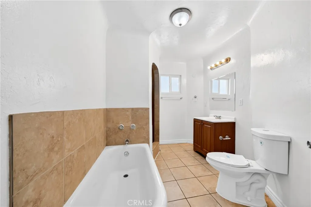 3119 W 76th, Los Angeles, California 90043 home-pic-25