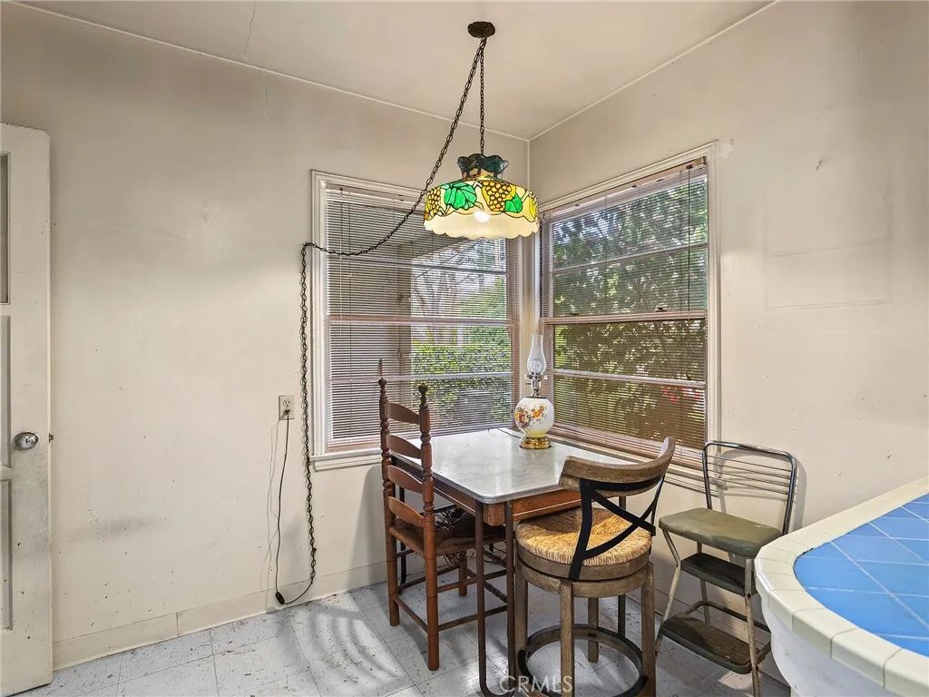 441 Dartmouth Road, Burbank, California 91504 home-pic-9