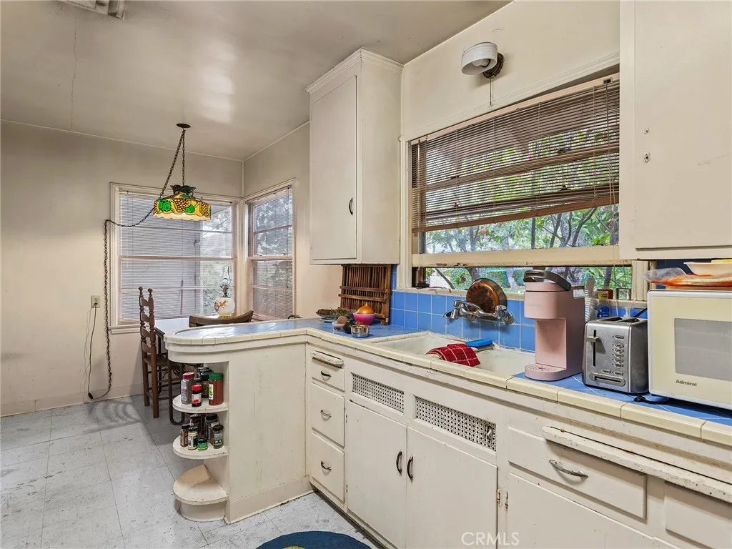441 Dartmouth Road, Burbank, California 91504 home-pic-10