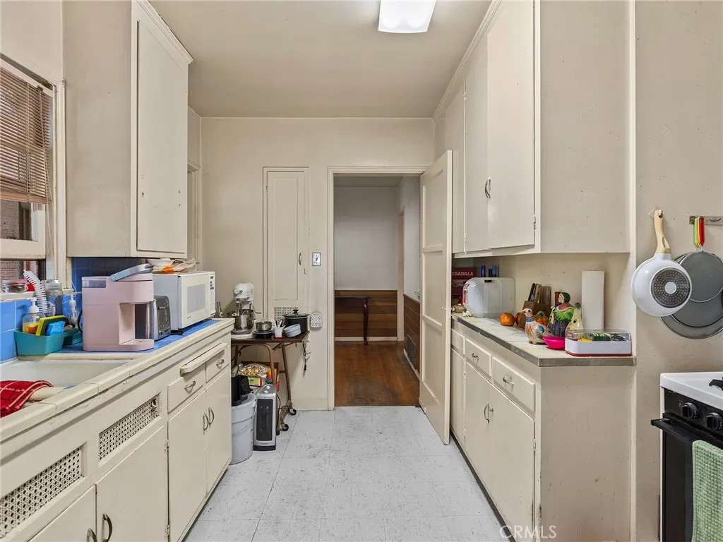 441 Dartmouth Road, Burbank, California 91504 home-pic-11