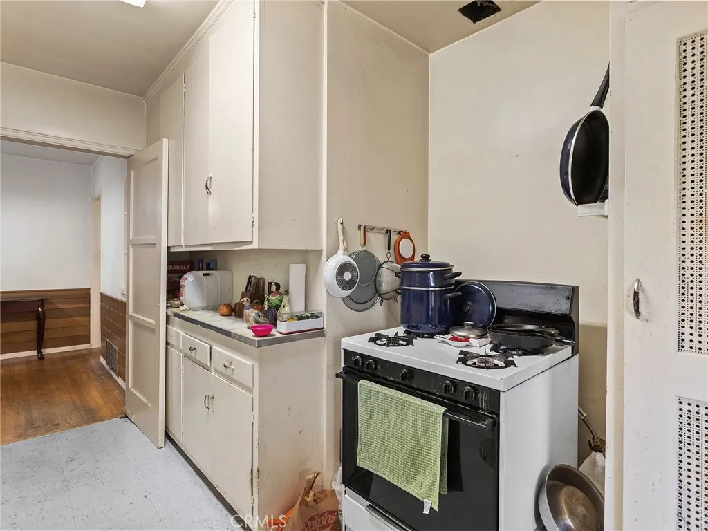 441 Dartmouth Road, Burbank, California 91504 home-pic-8
