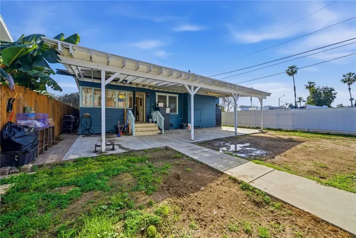 117 E Sycamore St Backyard