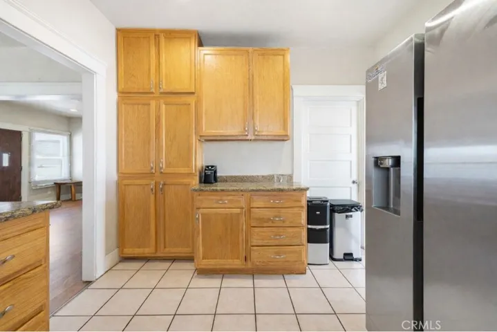 117 E Sycamore St: Kitchen