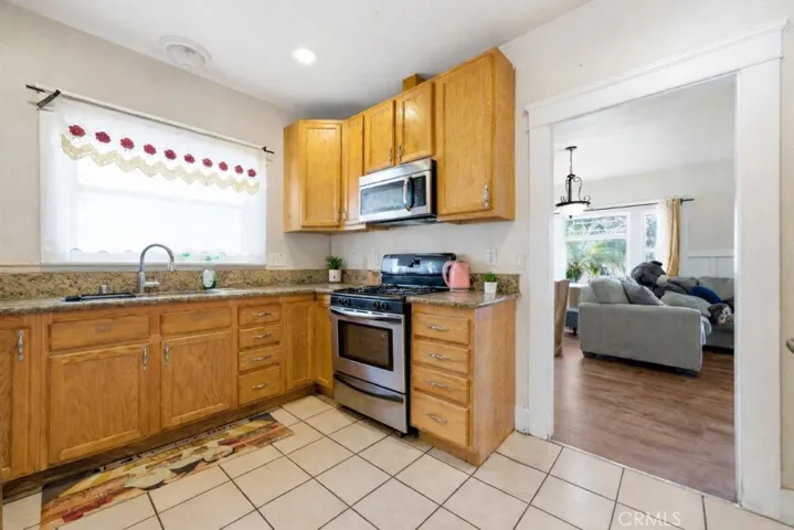 117 E Sycamore St: Kitchen