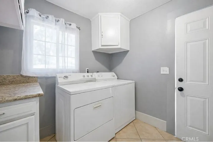 117.5 E Sycamore St: Laundry Room